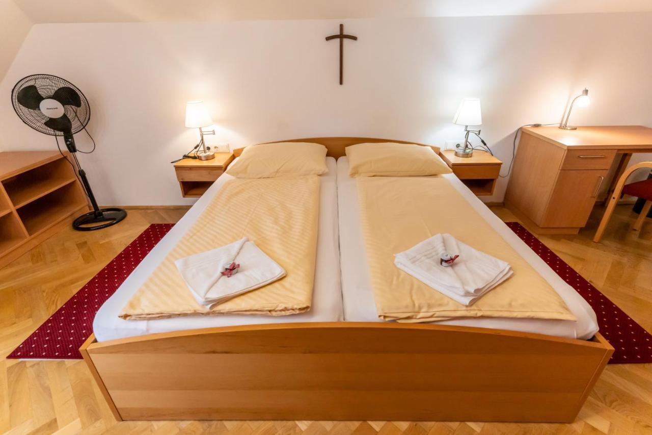 Gaestehaus Im Priesterseminar Salzburg Hotel Ngoại thất bức ảnh