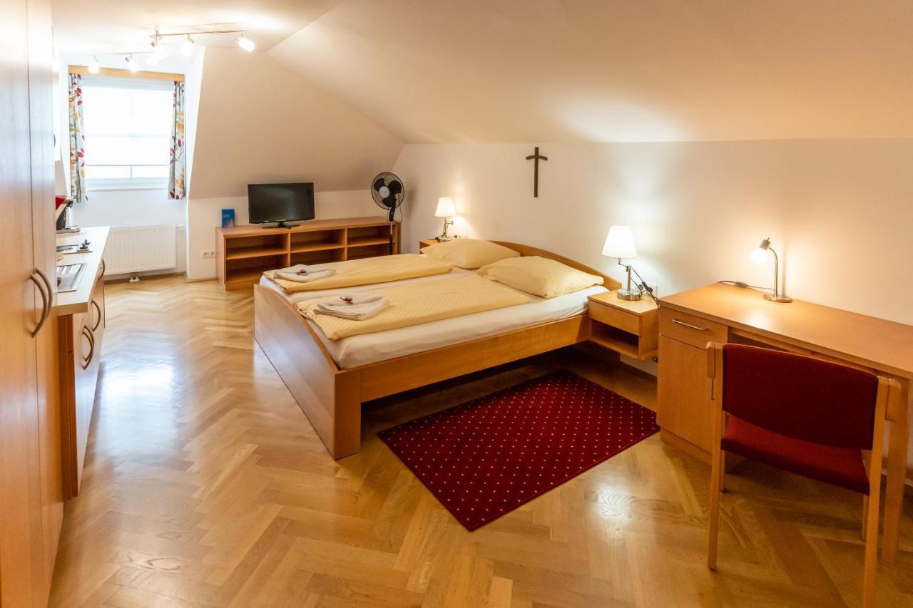 Gaestehaus Im Priesterseminar Salzburg Hotel Ngoại thất bức ảnh