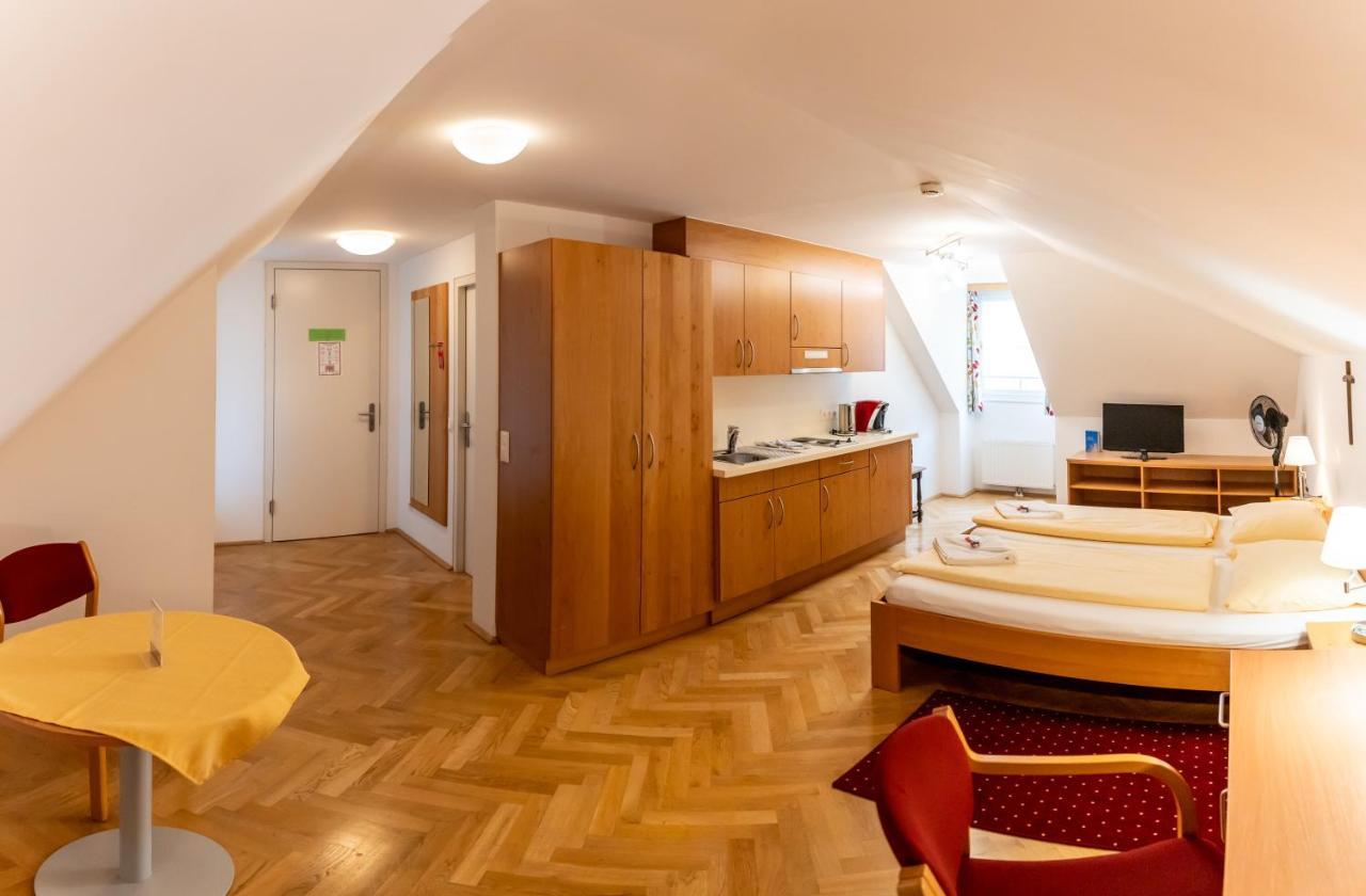 Gaestehaus Im Priesterseminar Salzburg Hotel Ngoại thất bức ảnh