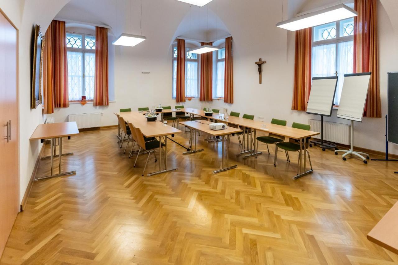 Gaestehaus Im Priesterseminar Salzburg Hotel Ngoại thất bức ảnh