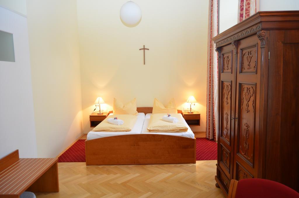 Gaestehaus Im Priesterseminar Salzburg Hotel Phòng bức ảnh